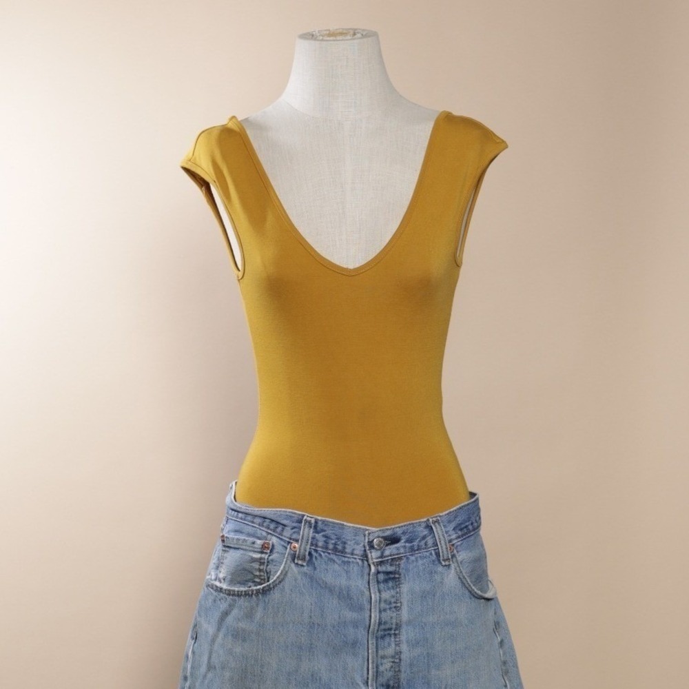 Maxim Mustard Yellow V Neck Cap Sleeve Bodysuit Women's Size S